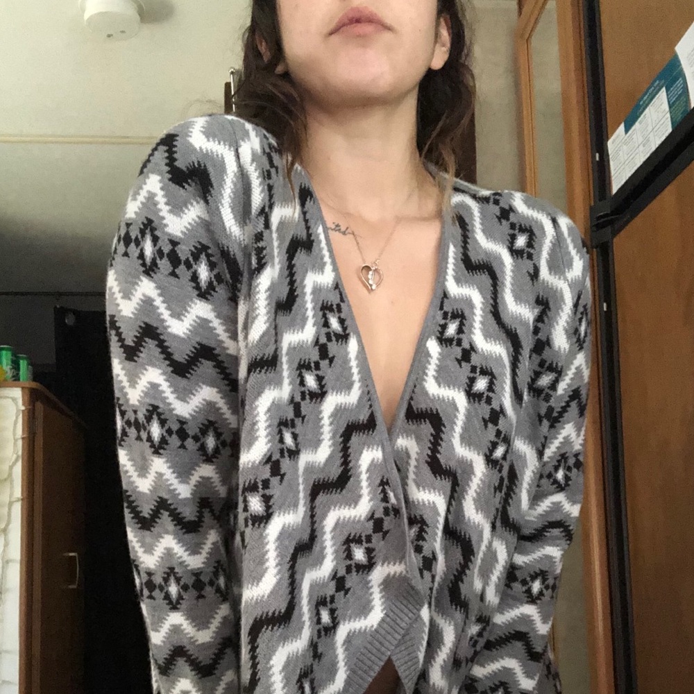 Zig zag patterned cardigan